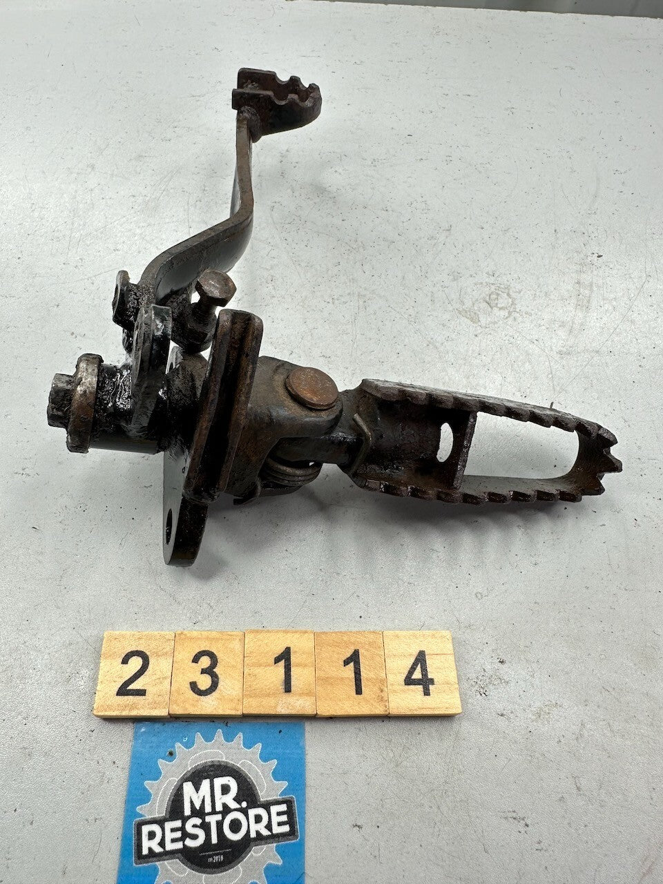 Kawasaki KDX175 KDX125 Right Foot Rest Peg & Brake Pedal 34003-1088  43001-1043