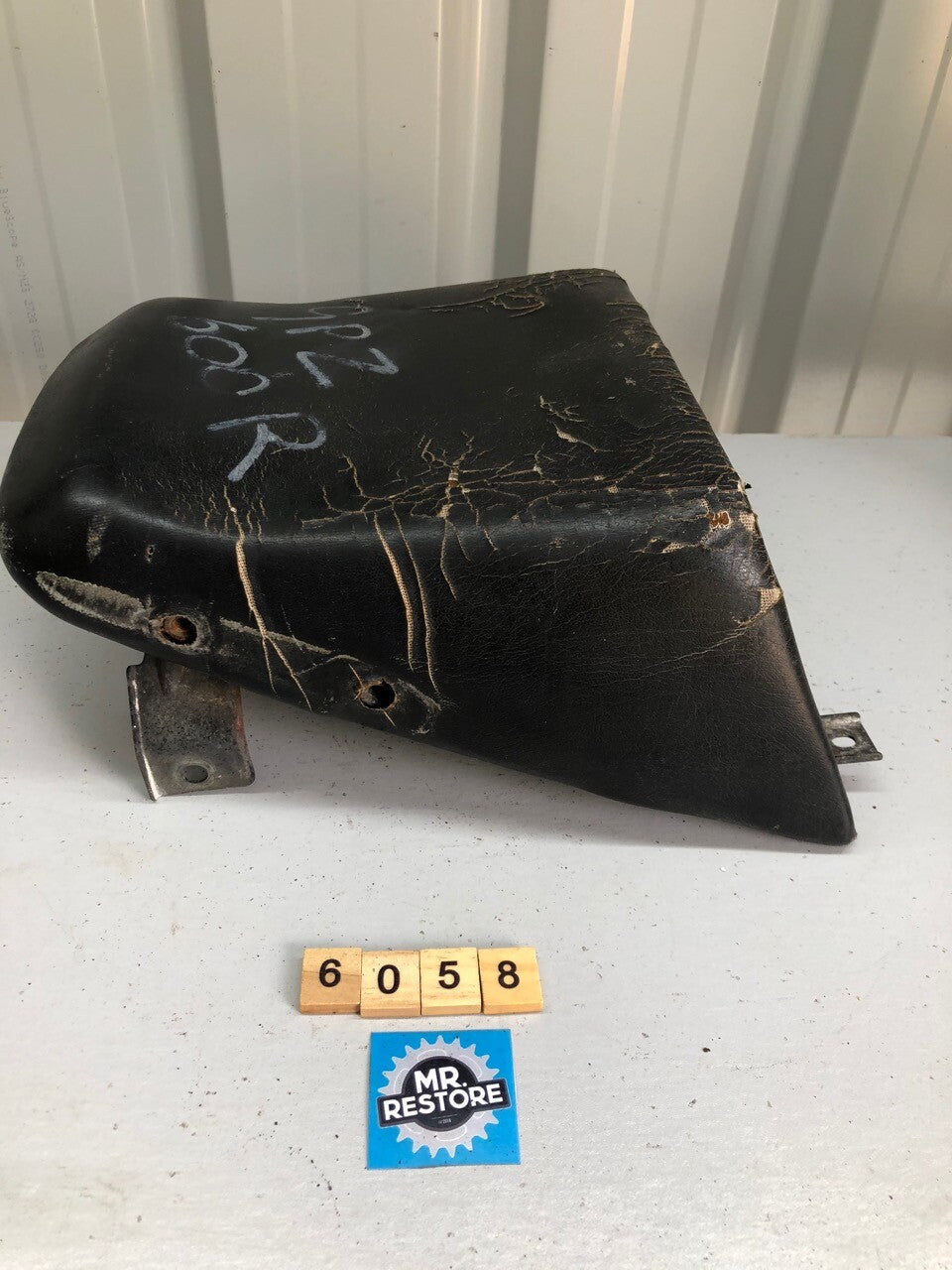 Kawasaki GPZ600R ZX600 Pillion Seat