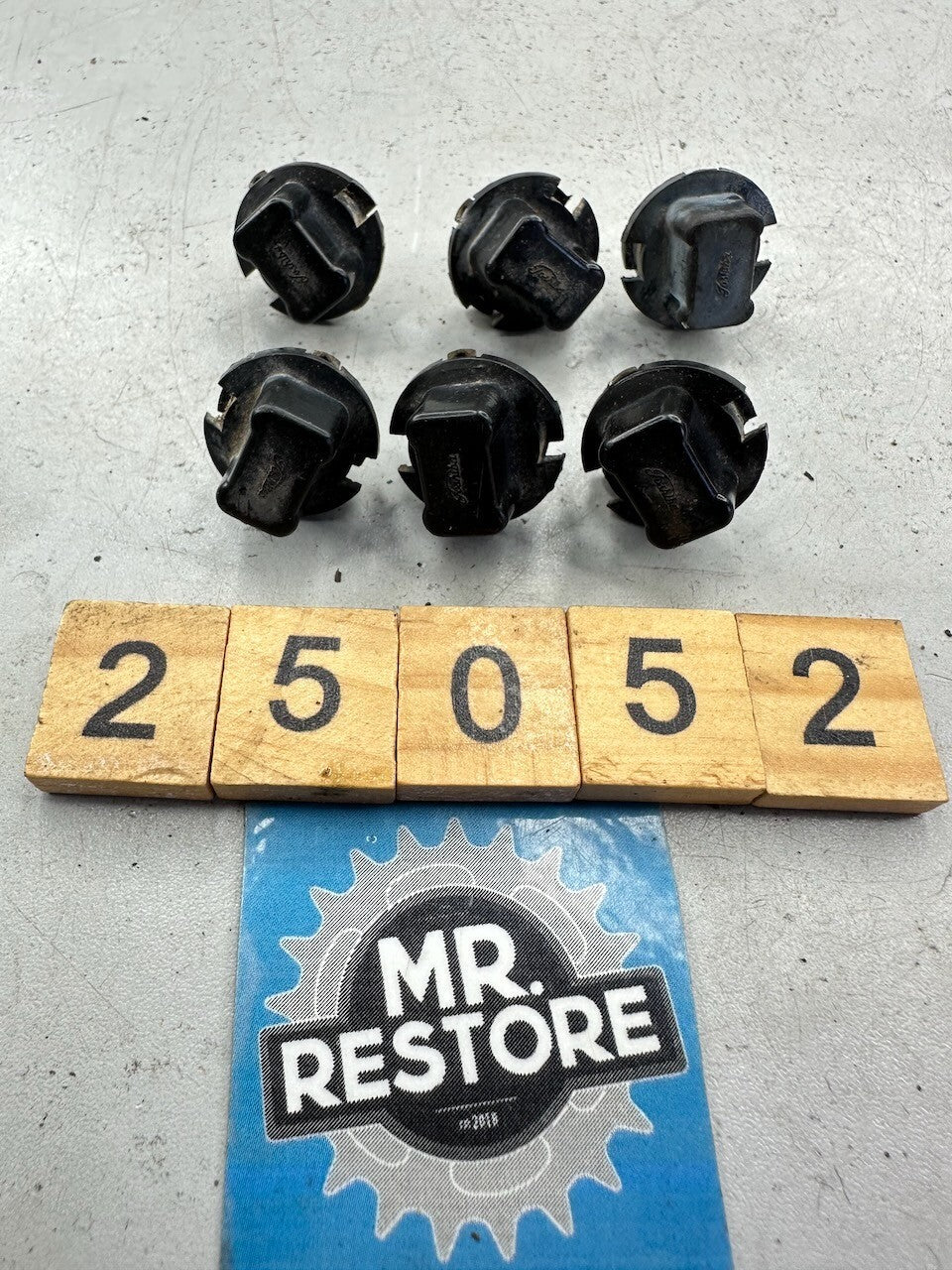 Suzuki LJ50 Dashboard Meters Lights Bulb Holders & Bulbs (x6)