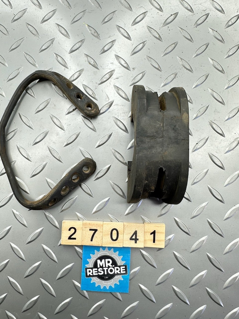 Yamaha AG100 1975 Fuel Tank Damper Mount & Strap