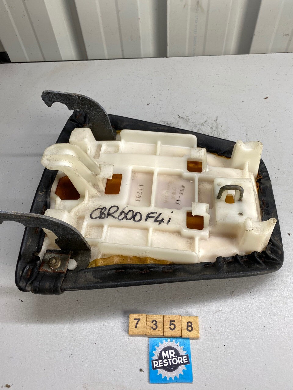 Honda 600F Pillion Seat - MBW