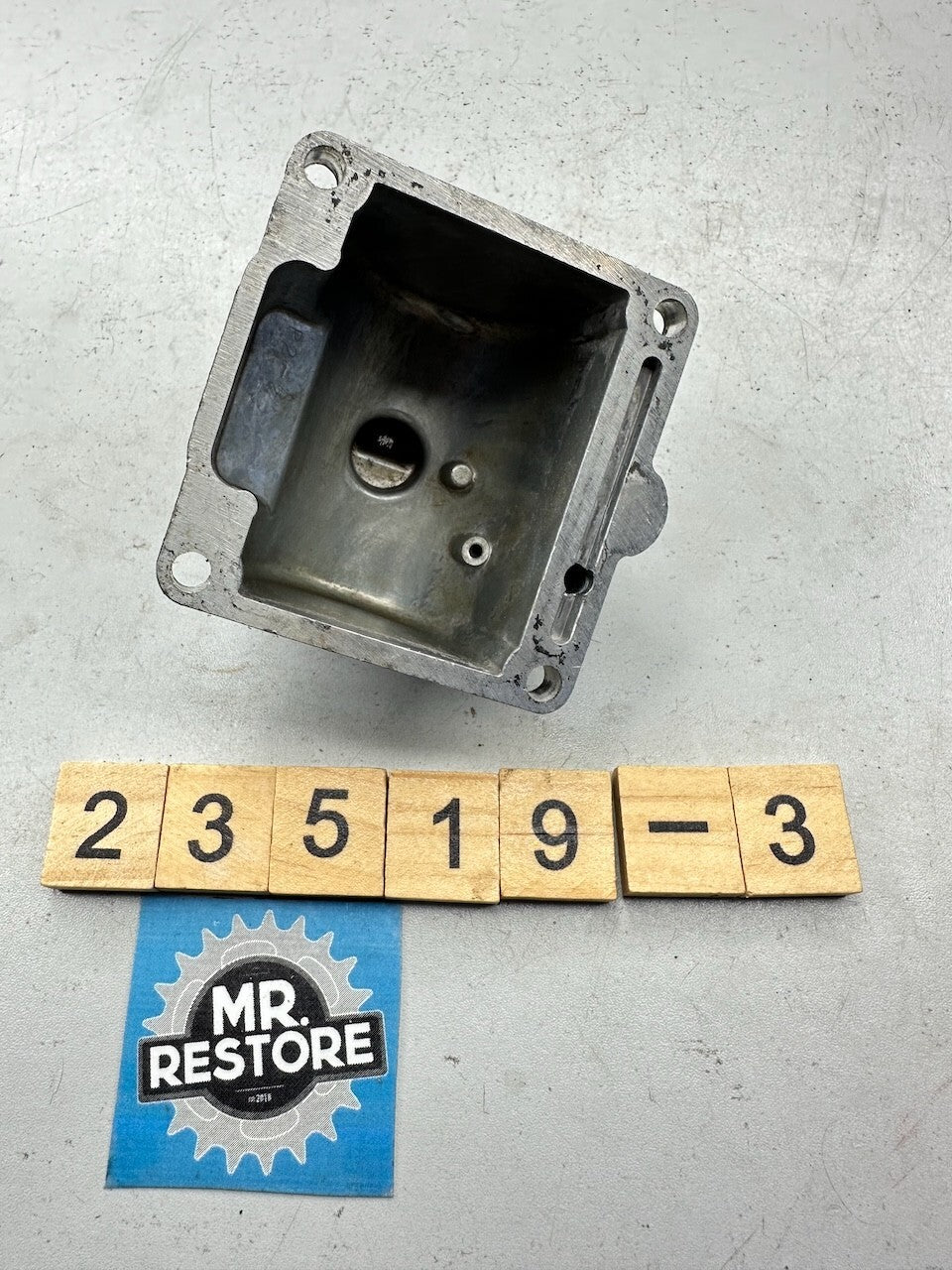 Kawasaki GPZ750 ZX750 Float Chamber Bowl