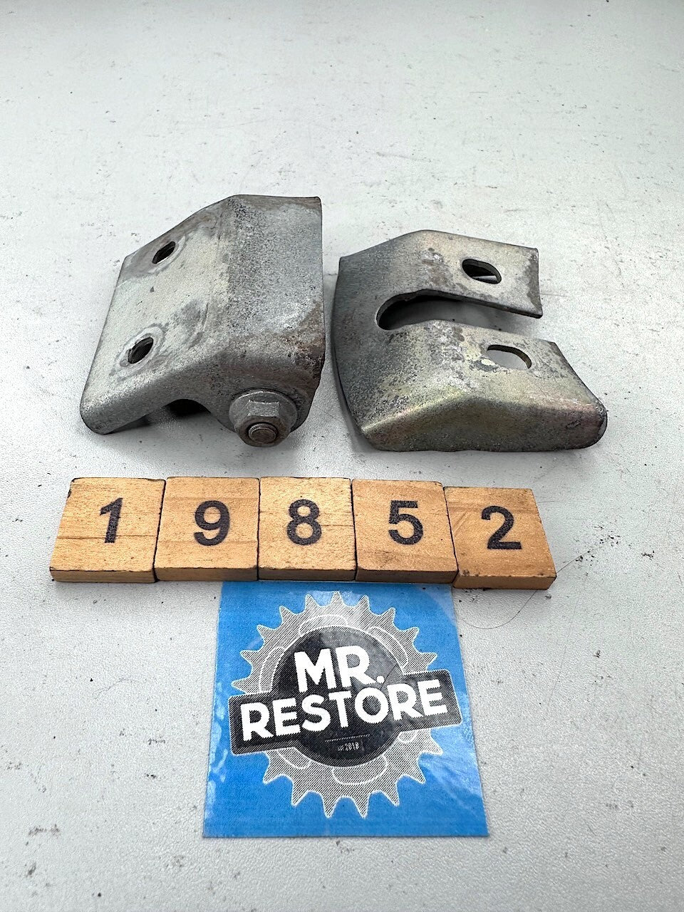 Yamaha V90 T 1982 Upper & Lower Fuel Tank Brackets