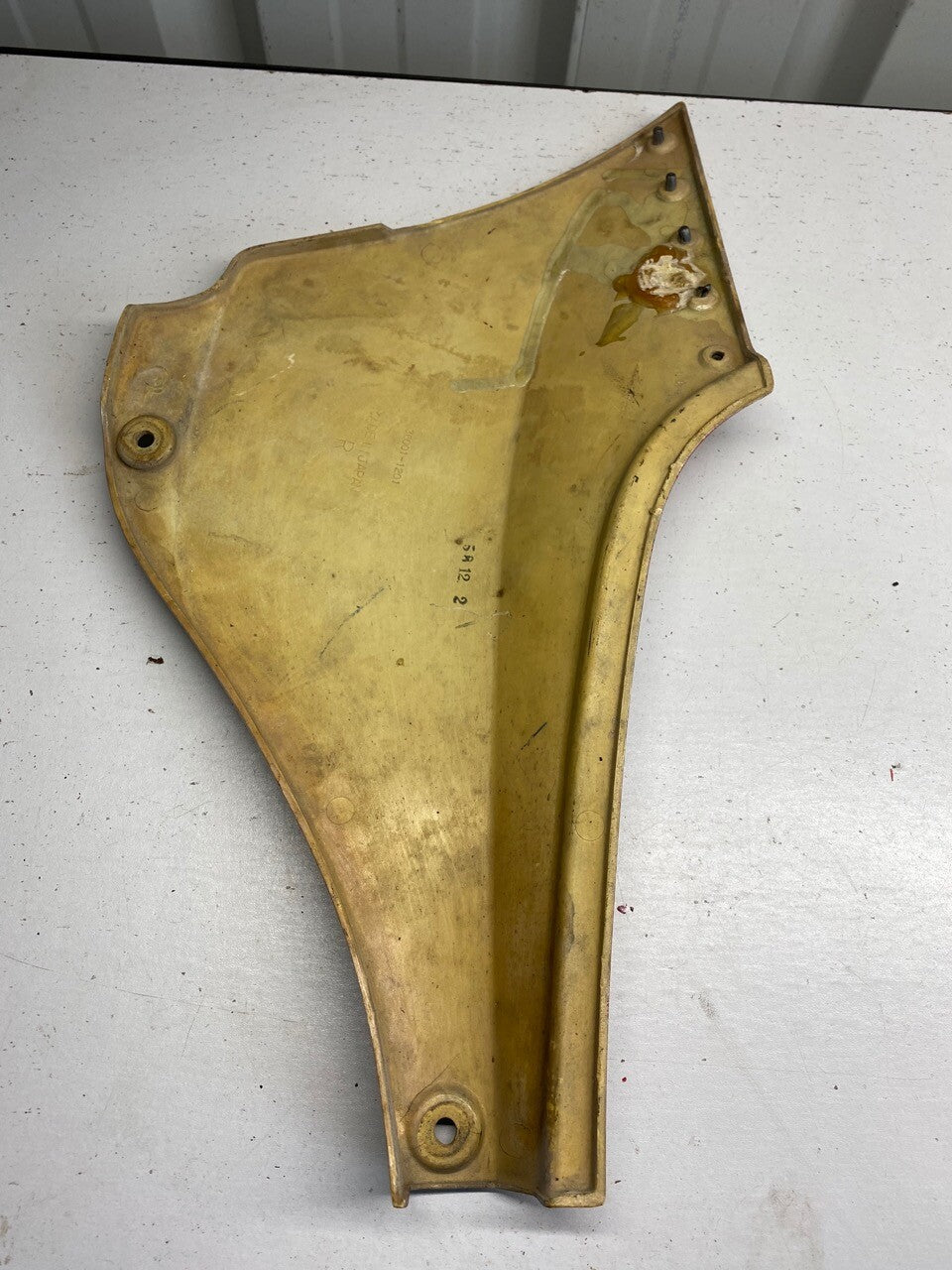 Kawasaki GPZ550 ZX550 1984-85 Right Hand Side Cover 36001-1201