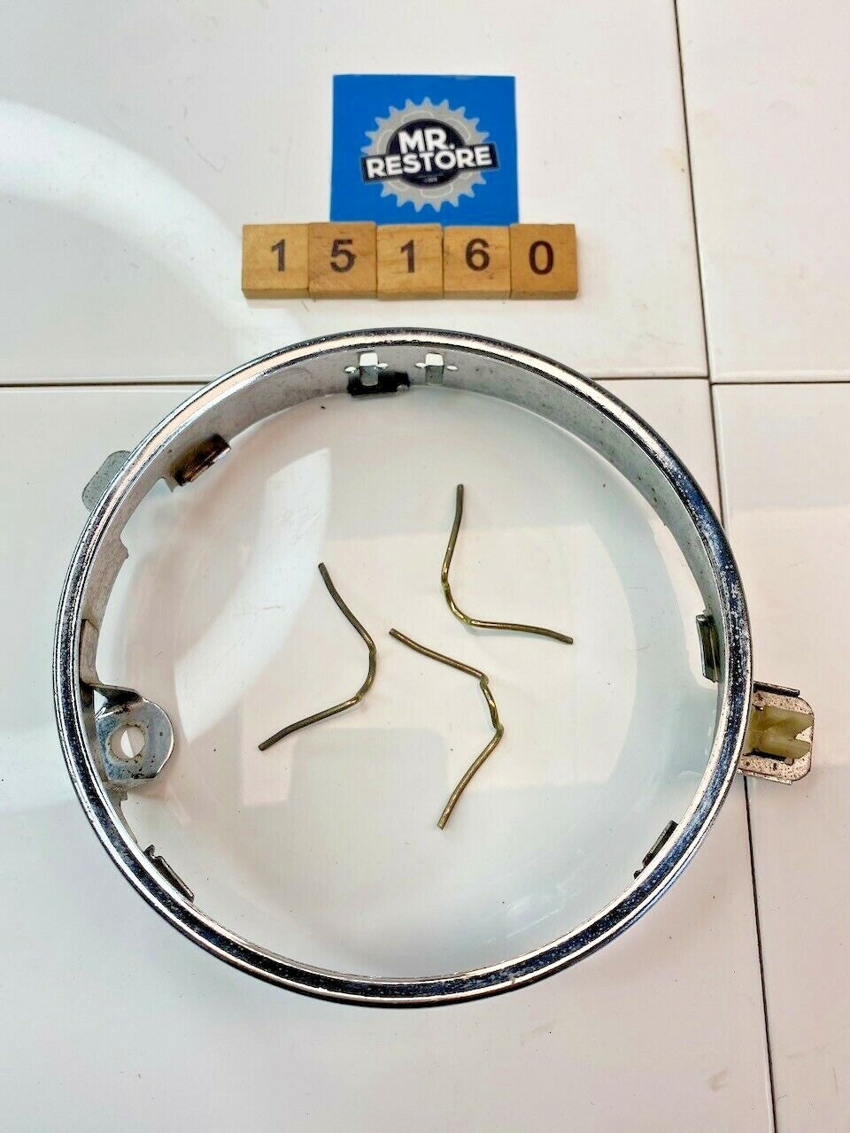 Suzuki GSXR1100 GSXR750 GSX750 R/H Headlight Retaining Ring OEM 35127-27A00