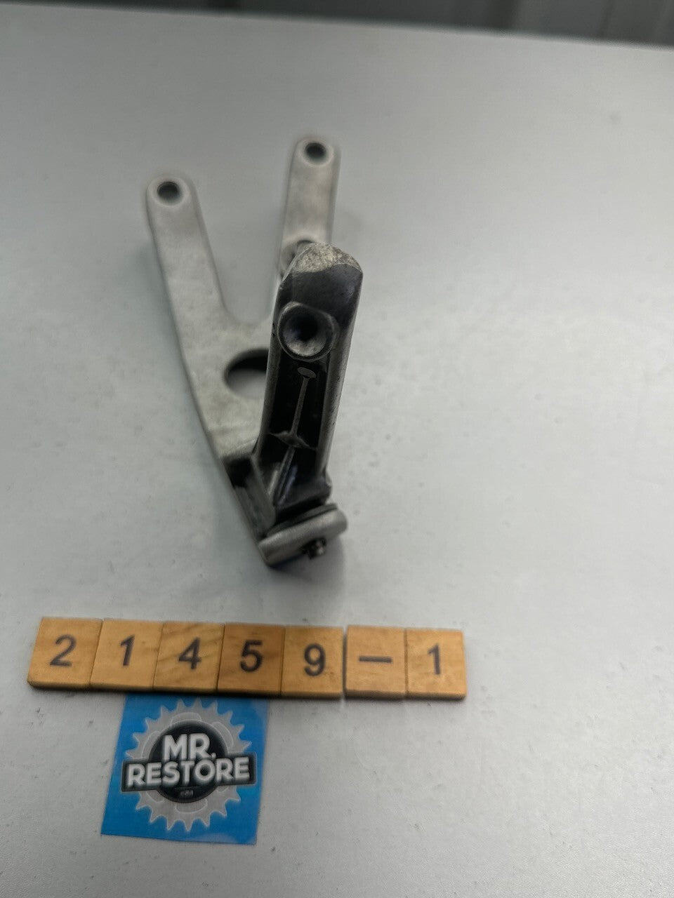 Yamaha TZR250 1KT 2MA Left Pillion Bracket & Footrest 1KT-2741L  1HX-27431