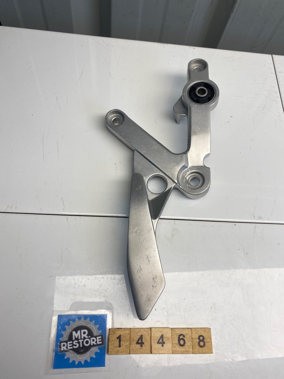 Yamaha TZR250 2MA 1KT R/H Front Rider Footrest Bracket - Vapour Blasted