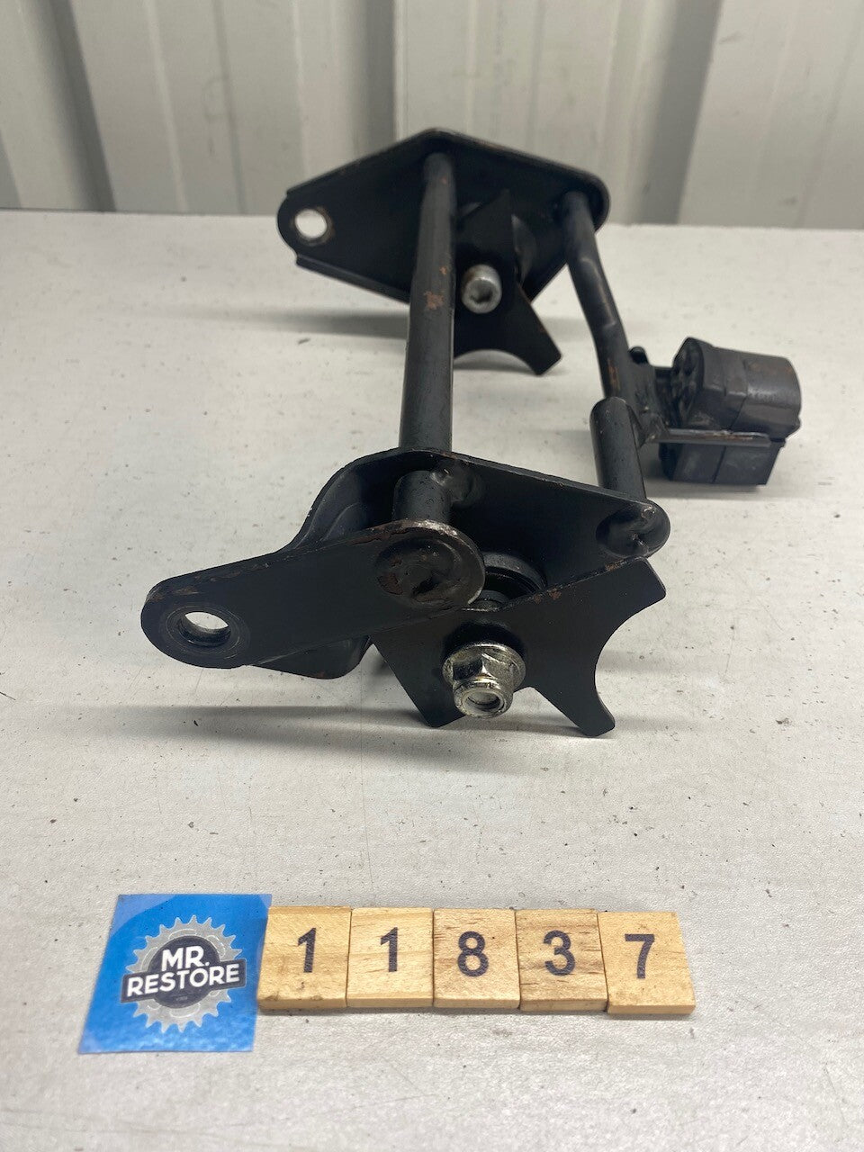 Aprilia SR50 Di-Tech Engine Mount Bracket & Damper - (From a low k bike)