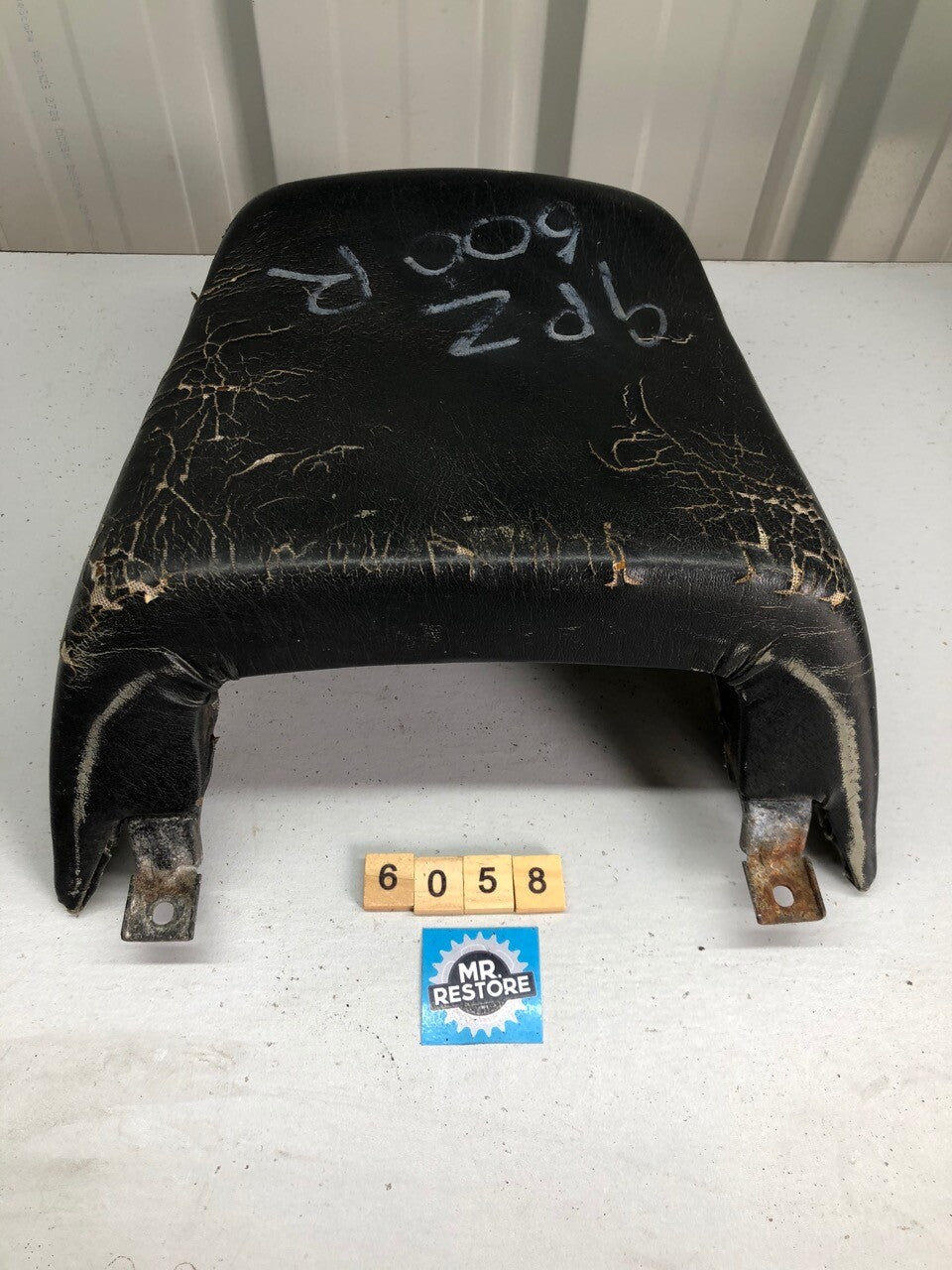 Kawasaki GPZ600R ZX600 Pillion Seat