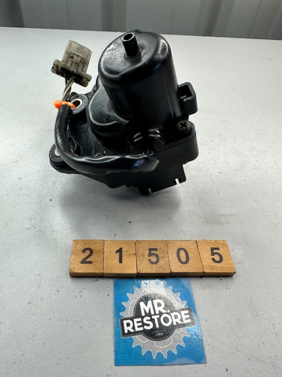 Yamaha TZR250 1KT 2MA TDR250 SDR200 Servo Motor 1KT-85820-01