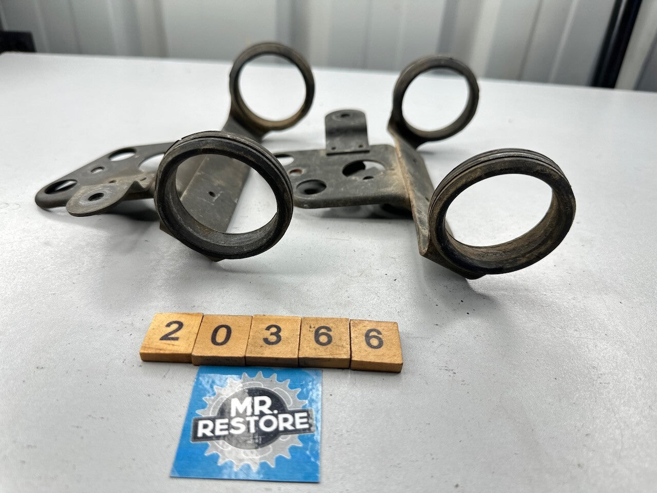 Suzuki DR350 '90-99' DR250 '90-95' Pair of Headlight Mount Fork Brackets Ears
