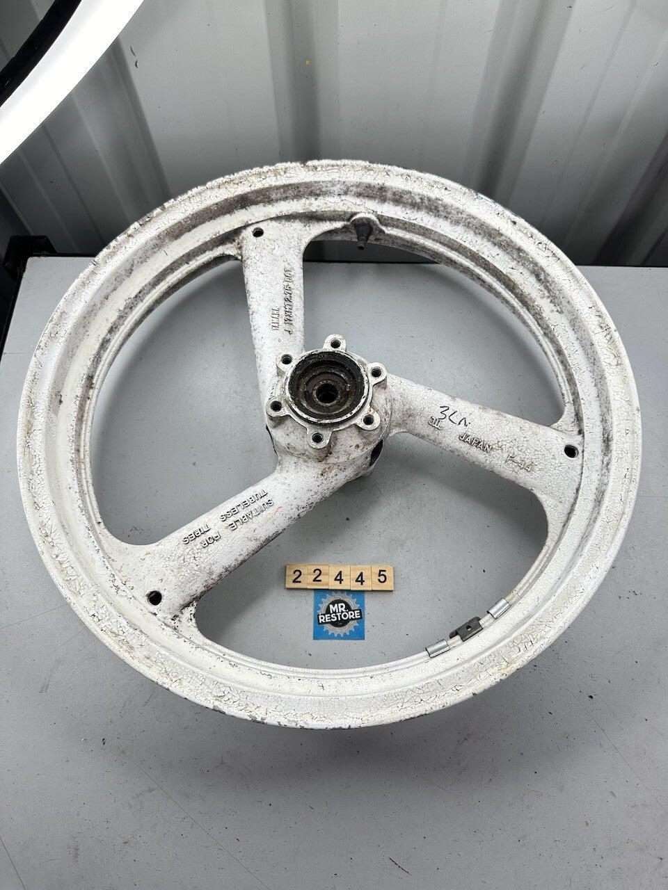 Yamaha FZR250 3LN Front Wheel 17 x 2.75 (F-44)