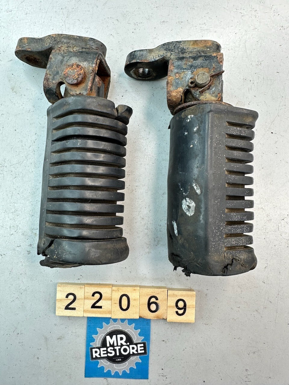 Kawasaki GT550 Z550 Riders Foot Rest Peg Pair 34027-1108  34027-1109  34003-1148
