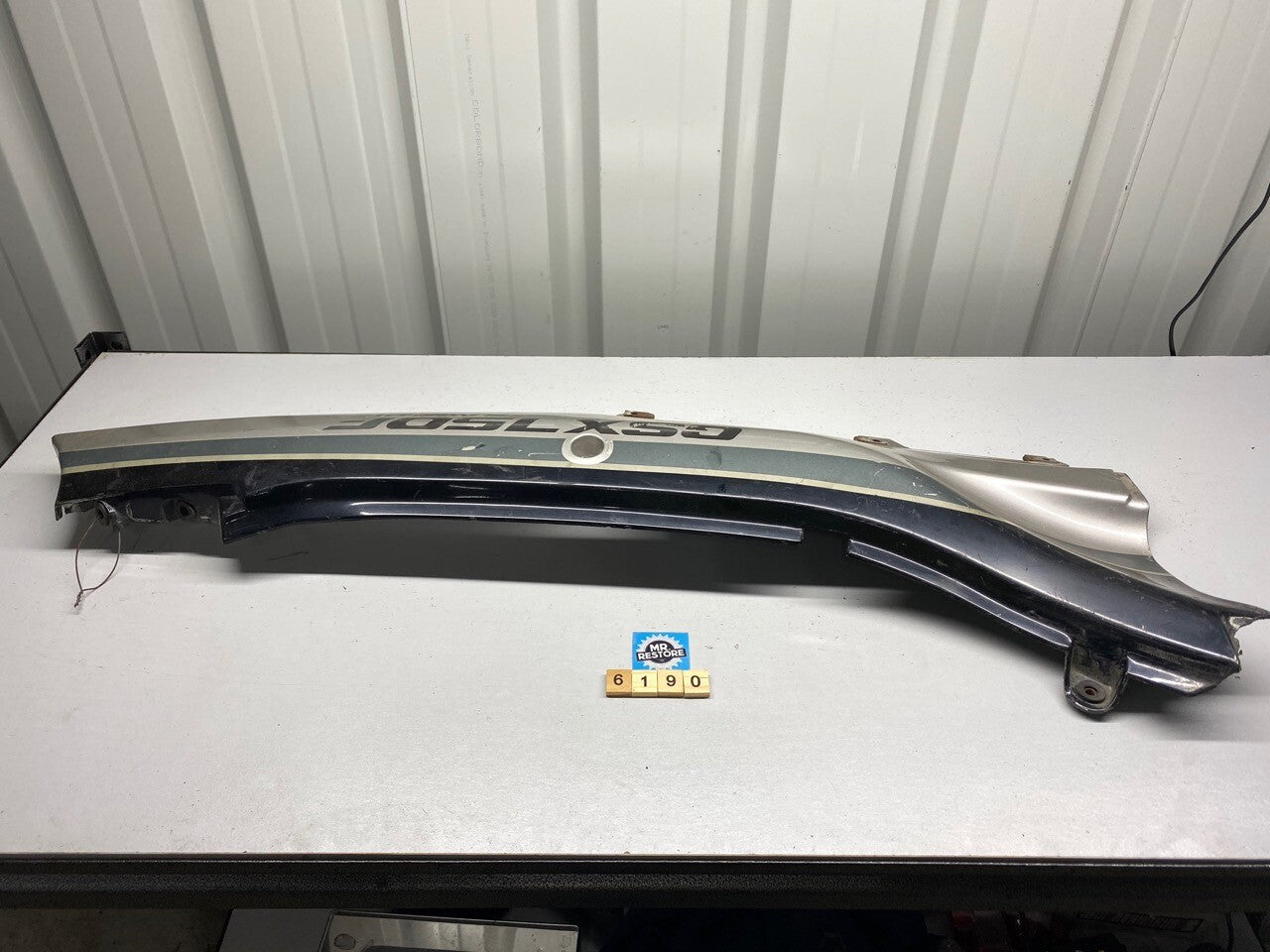 Suzuki GSX 750 F SLINGSHOT Side Cover 47211-20C00 L/H