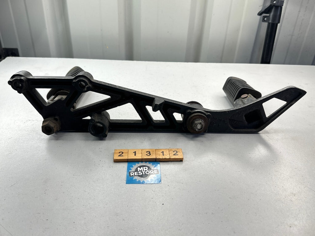 Kawasaki GPZ305 EX305 GPZ250 Belt Drive ER250 Z250 R/H Foot Rest Peg Bracket
