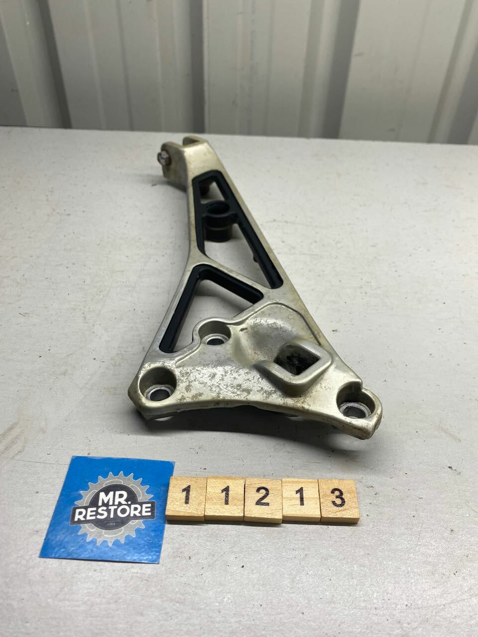 Suzuki GSX250FW L/H Footrest Hanger