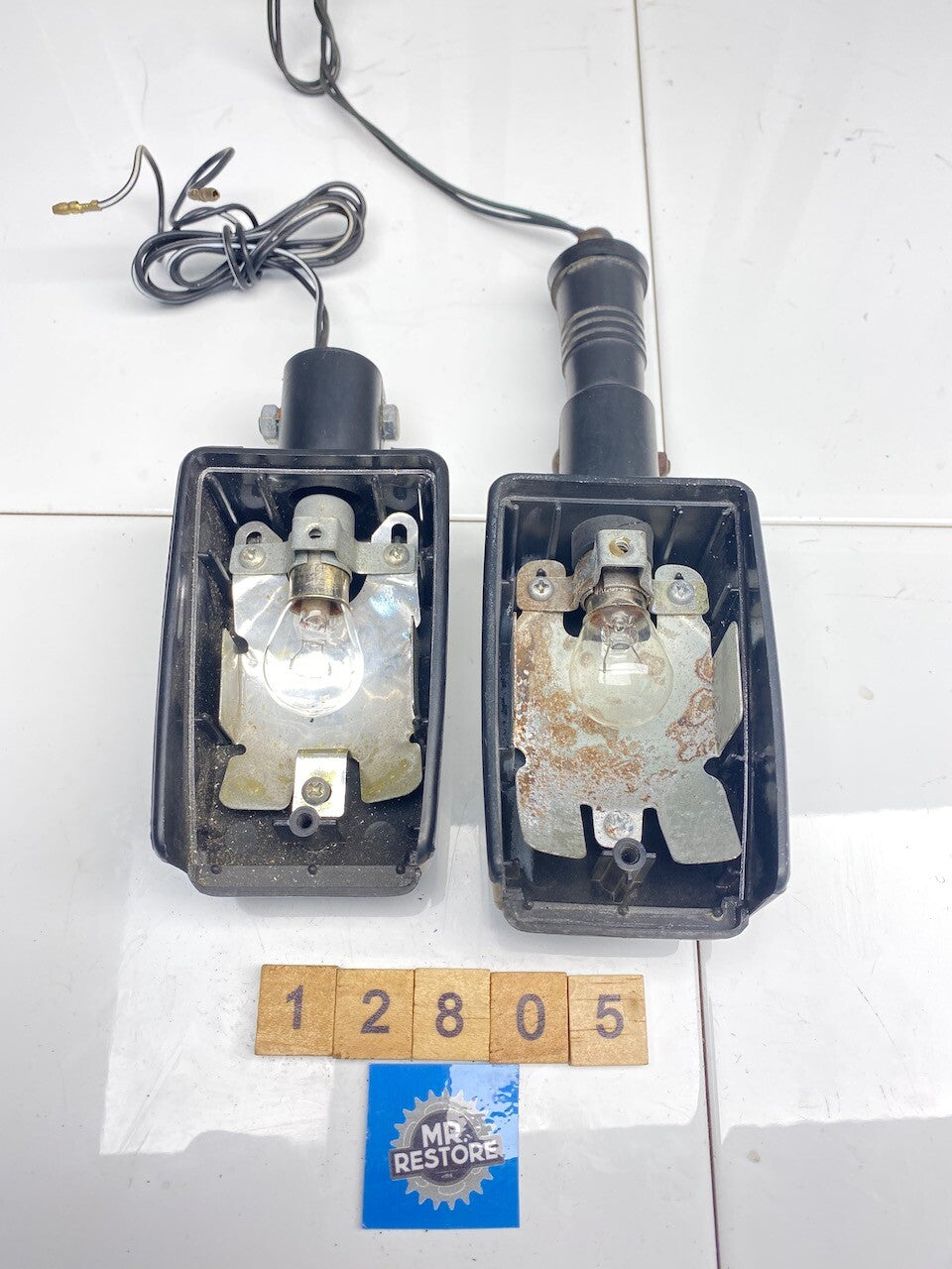 Yamaha XJ Pair of OEM Indicators (one original Yamaha & one pattern) (tested)
