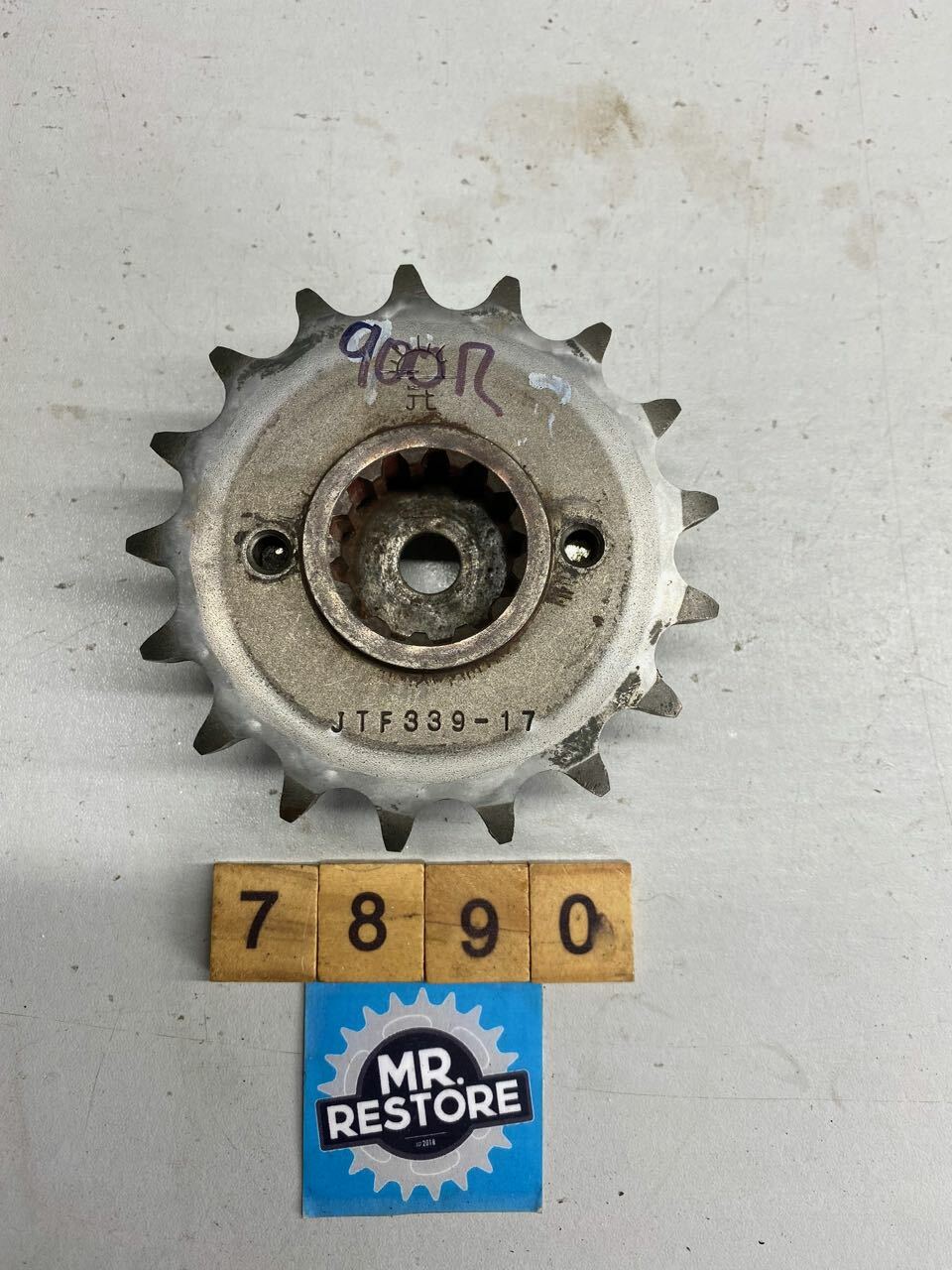 Kawasaki GPZ900R ZX900 Front Sprocket Assy. (with 17 tooth JTF 339-17 Sprocket)