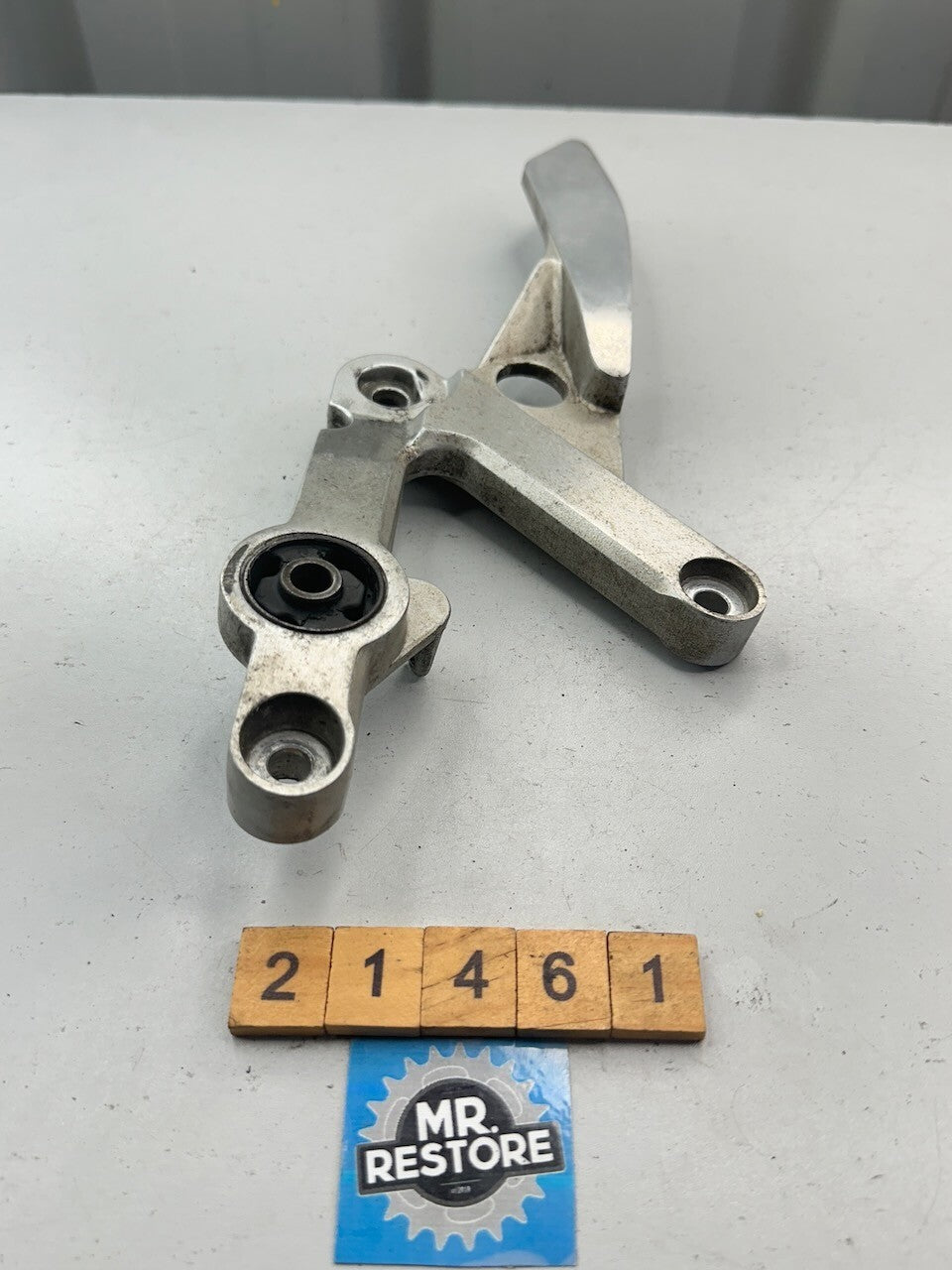 Yamaha TZR250 1KT 2MA Right Hand Riders Footrest Bracket 1KT-27443