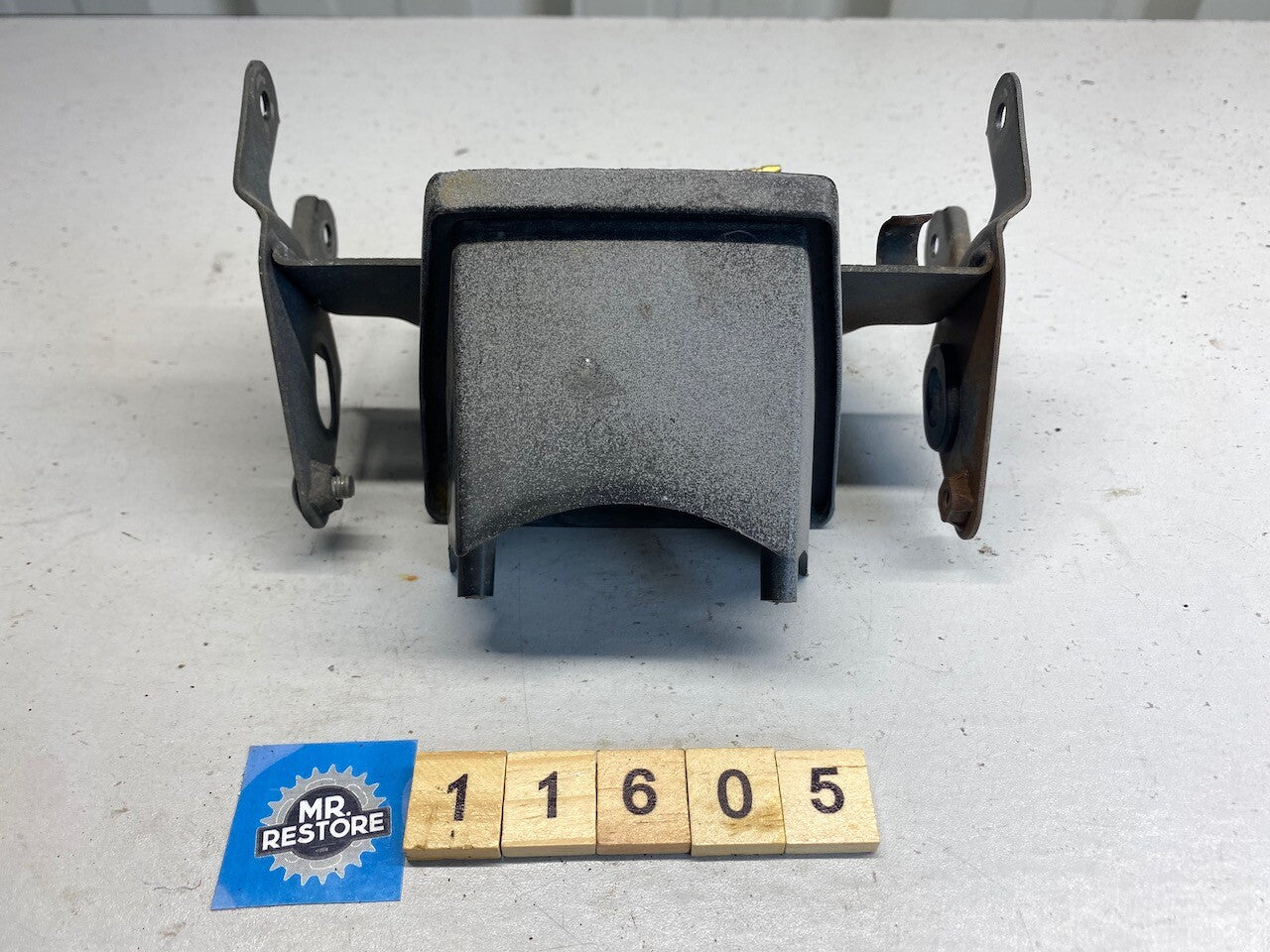 Yamaha FZR250 2KR 3HX1 Rear Fender Tail Light Bracket & Light 2KR-21613