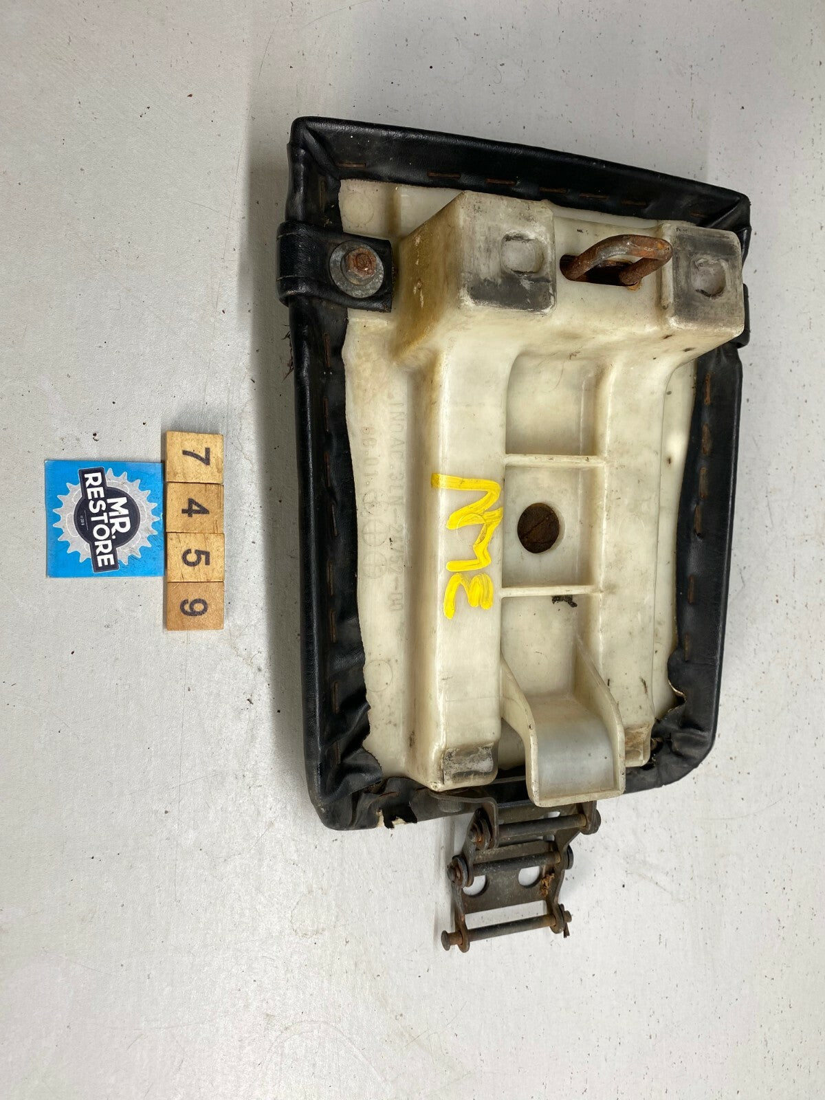 Yamaha FZR250 3LN Pillion Passenger Seat, Strap & Latch - 3LN-24750 & 3LN-24734