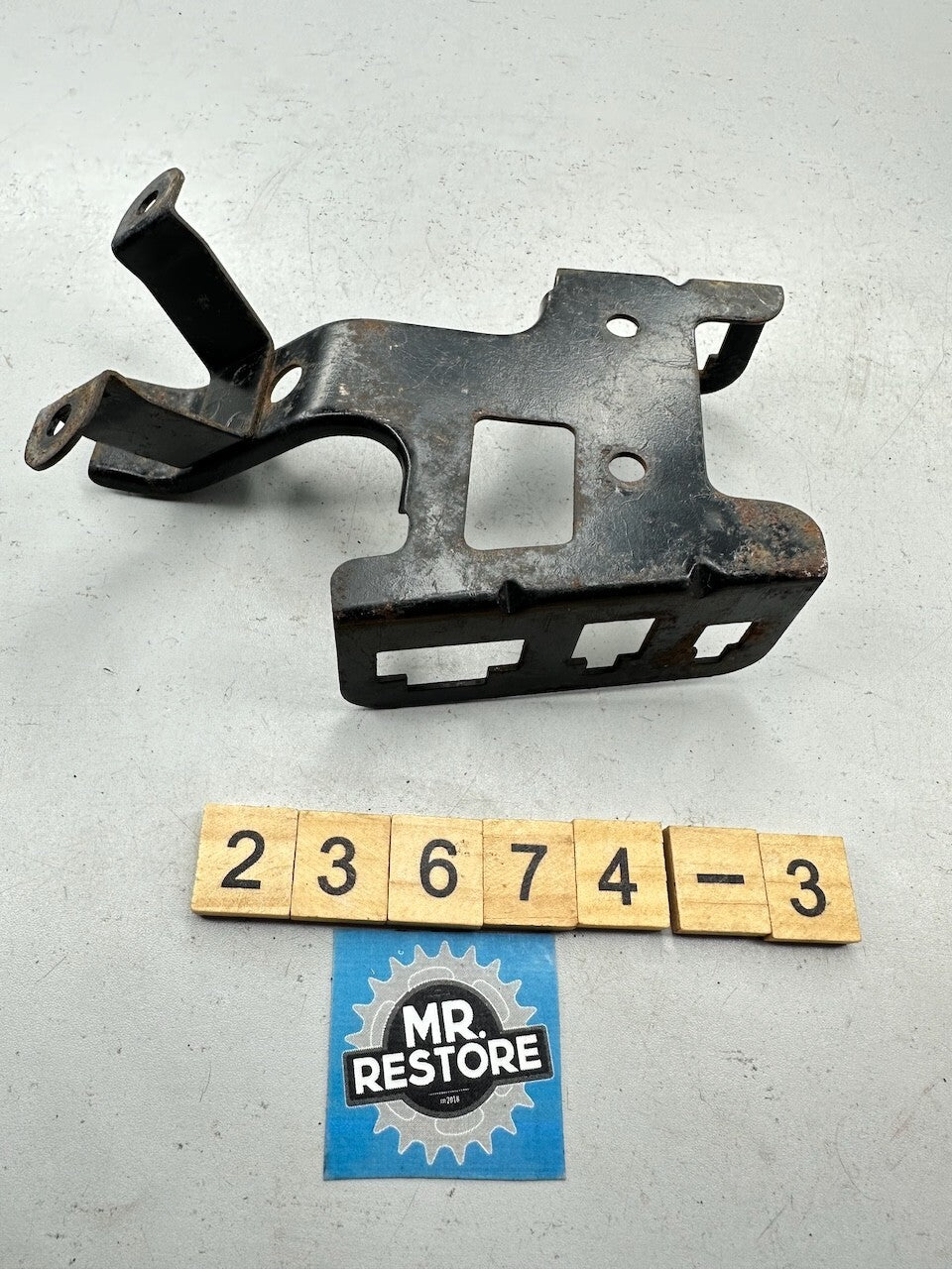 Kawasaki ZZR250 EX250 '90-93' Thermostat Bracket 11048-1507