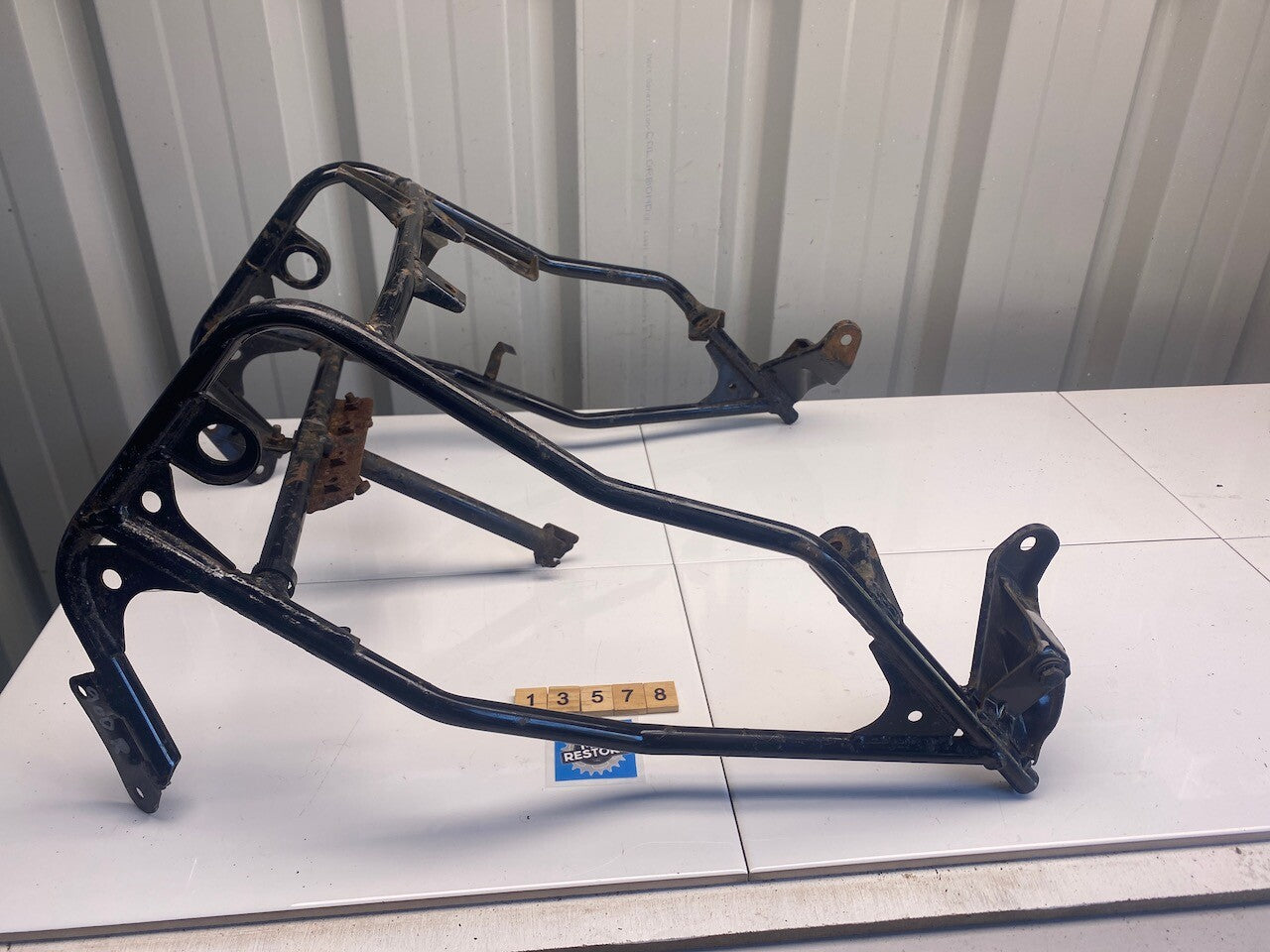 Kawasaki GPZ900R GPZ750R Upper Cowling Body Bracket 11043-1452