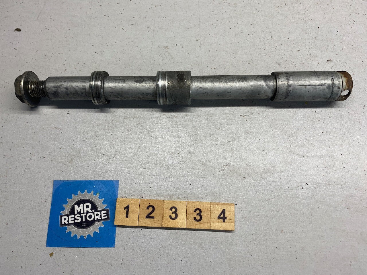 Honda CBR600 CB1100 CBR1100XX VFR800 Front Axle assy. 44301-MBG-000