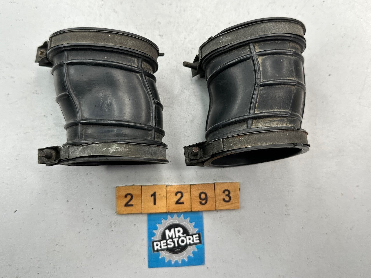Suzuki GR650 Air Intake Rubbers & Clips 13881-15500 13882-15500