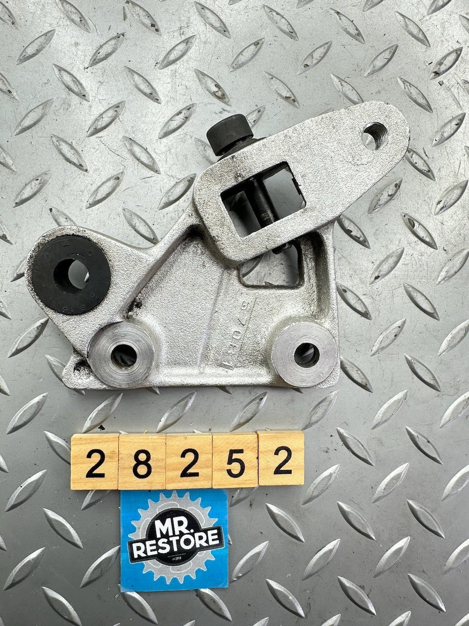 Suzuki RG500 RG400 OEM L/H Footrest Footpeg Bracket 43821-20A00