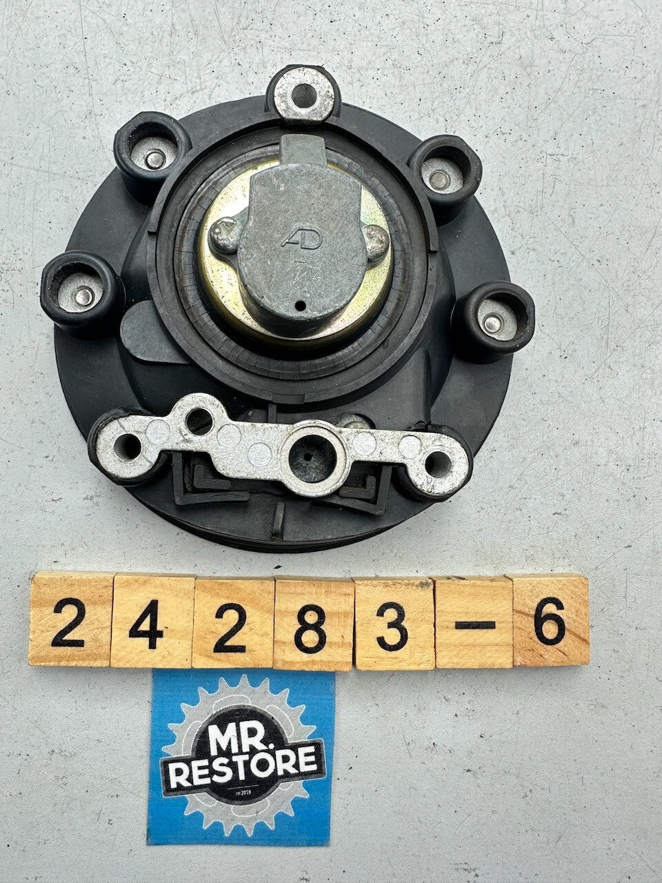 Yamaha FZR1000 FZR750 XJR1300 FZS600 YZF R6 R1 FJ1200 OEM Fuel Tank Cap (No Key)