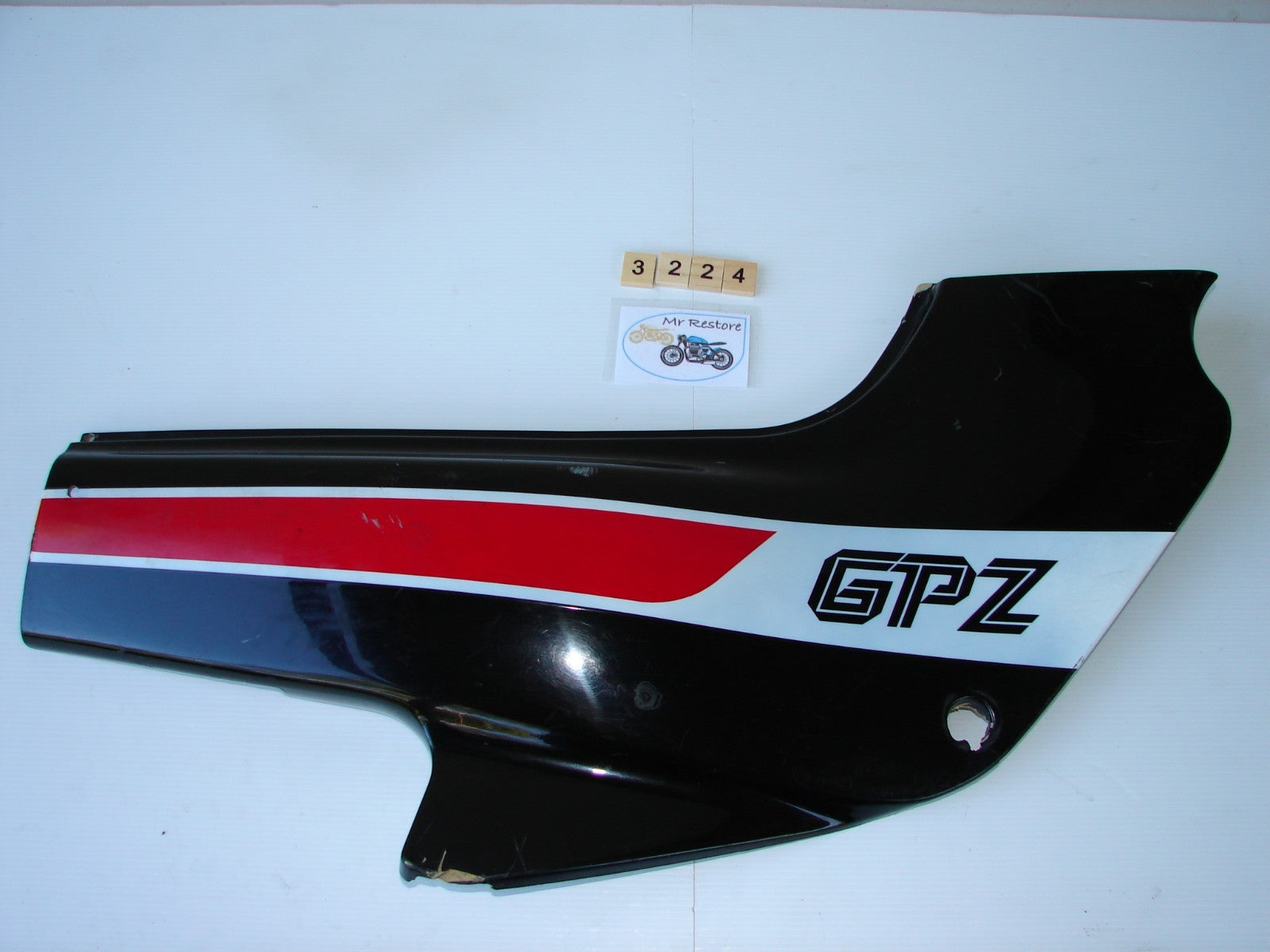 Kawasaki GPZ500 TWIN R/H side panel 36001-1349