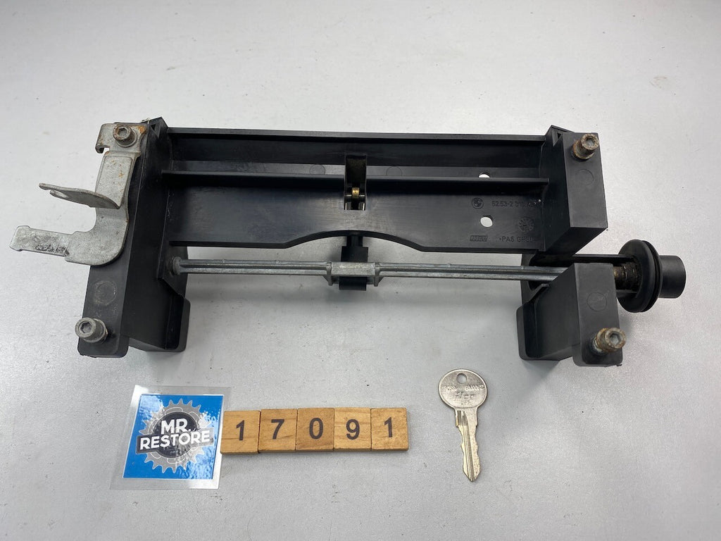 BMW R1100R R850R 259R R28 Seat Latch 52532313482