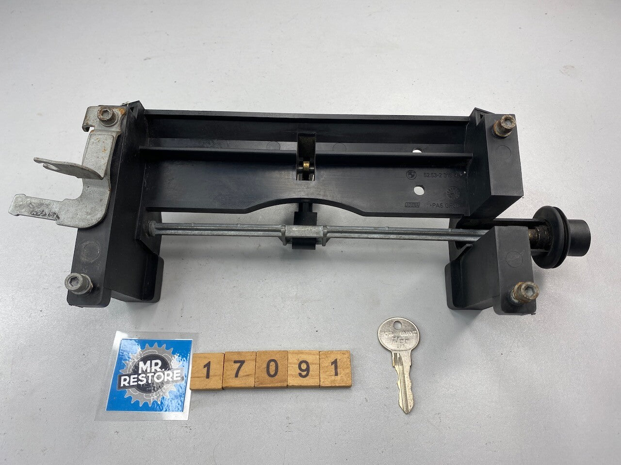 BMW R1100R R850R 259R R28 Seat Latch 52532313482