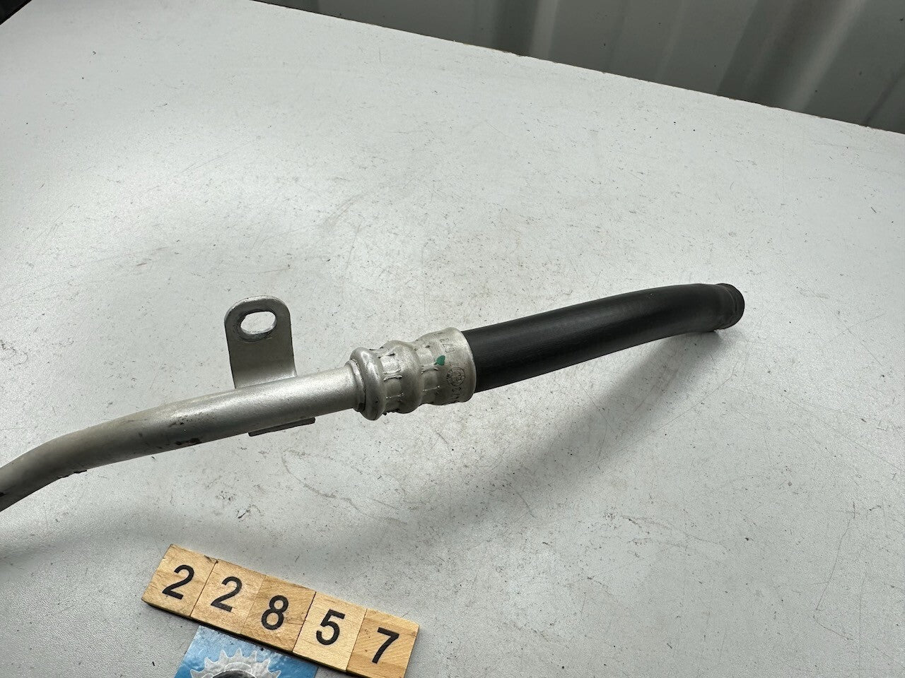 BMW R1200GS ADV '05-07' R1200GS '02-07' Oil Cooling Pipe Outlet 17227673670