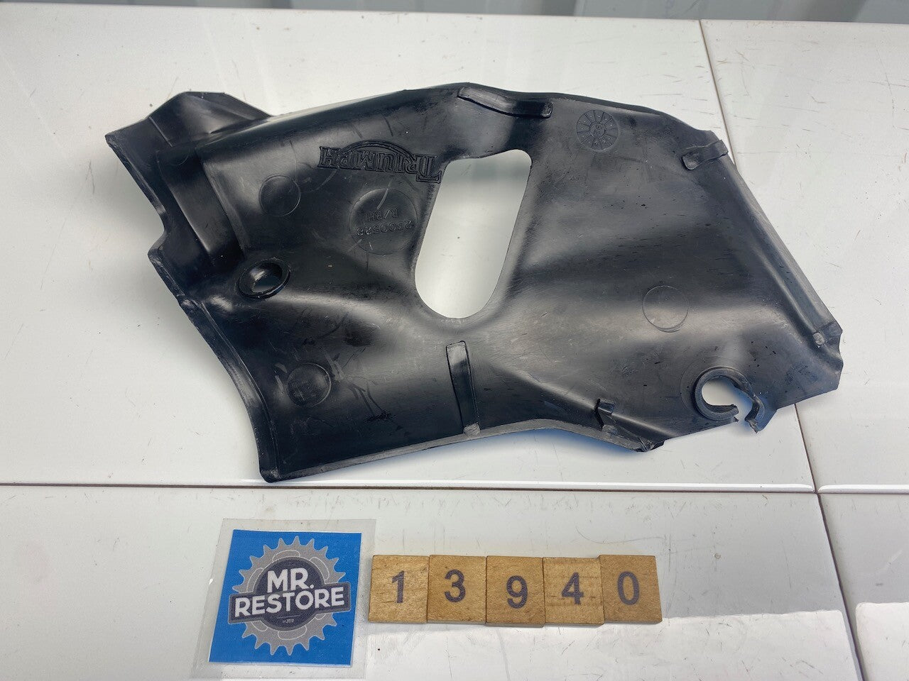Triumph Tiger & Speed Triple 900 R/H Cowl 2300528-T0301
