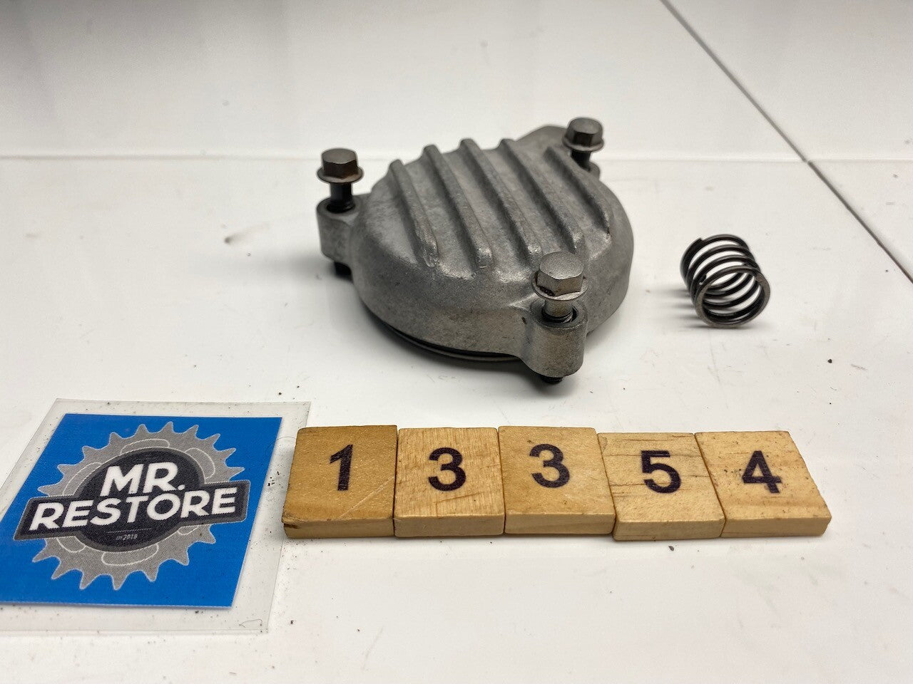 Honda XR250R 1990-1996 Oil Filter Cover, Bolts & Spring - 11333-KZ1-670