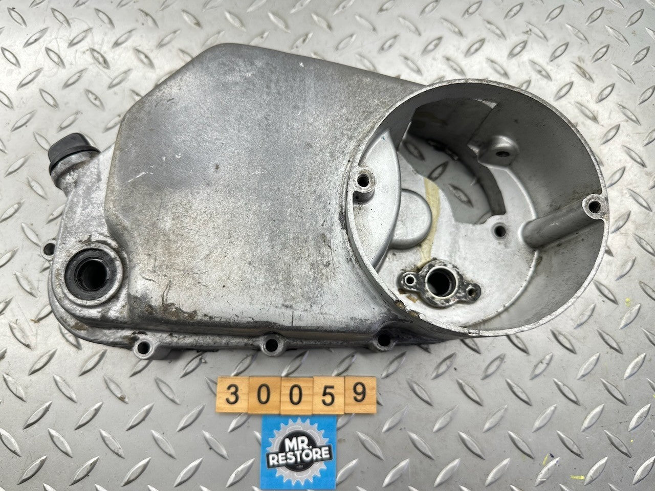 Yamaha YCS1 YCS1C CS3B CS3C Right Crankcase Cover 237-15421  237-15421-00