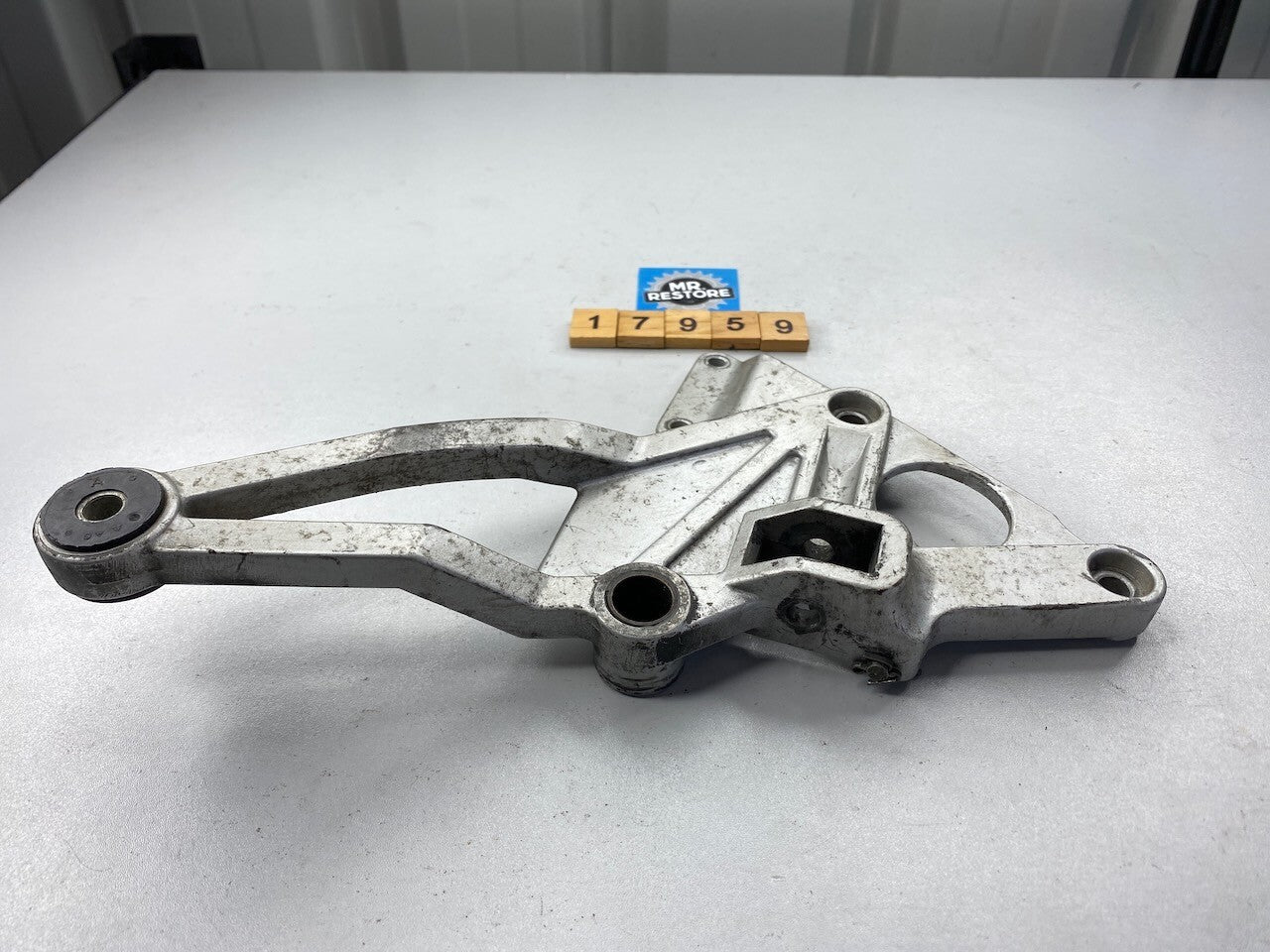 Suzuki GSX250 Across R/H Footrest Bracket 43810-24D00-13L