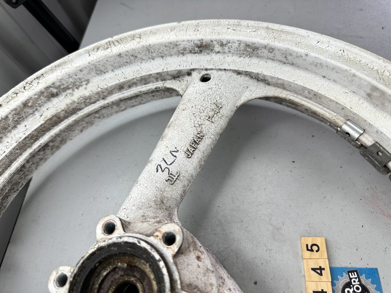 Yamaha FZR250 3LN Front Wheel 17 x 2.75 (F-44)
