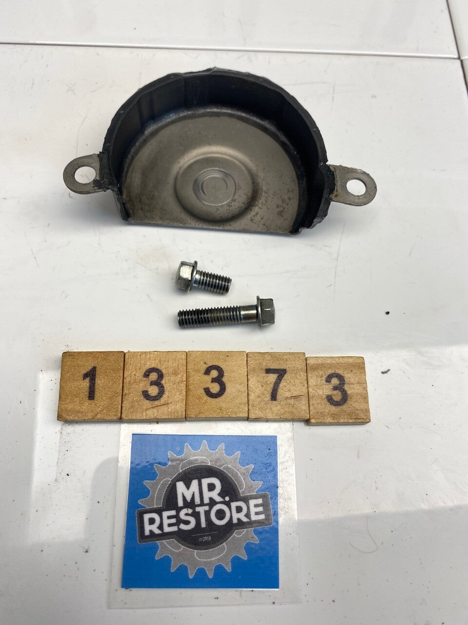 Honda XL250 XR250R XR200R Oil Pump Cover & Bolts - 15151-KK0