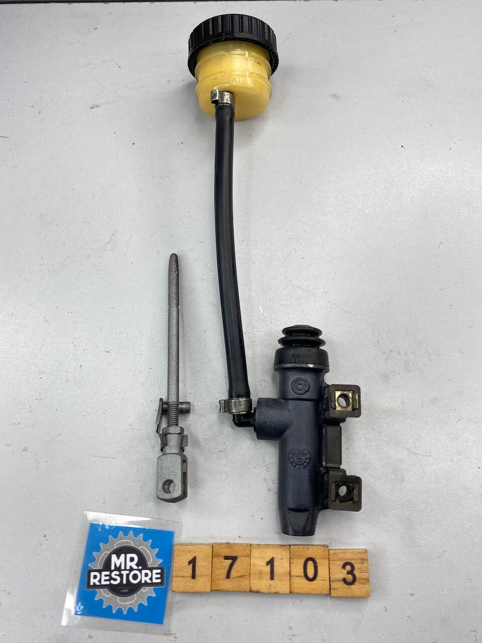 BMW R1100RT R850T 259T Brake Master Cylinder, Reservoir & Plunger 34312330456