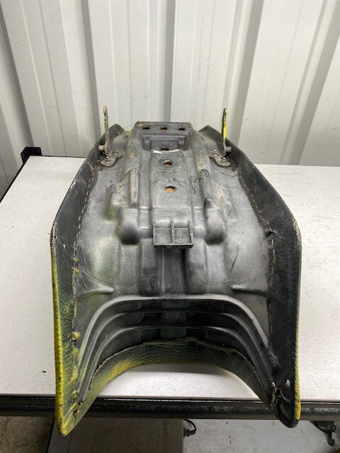 Honda VF400 KE7 Seat - Sprayed yellow !