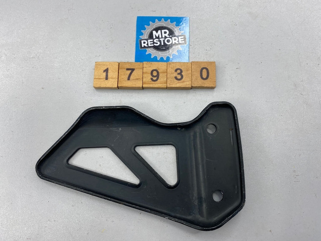 Suzuki GSXR1000 01-02 GSXR750 GSXR600 01-03 OEM Right Hand Foot Rest Guard