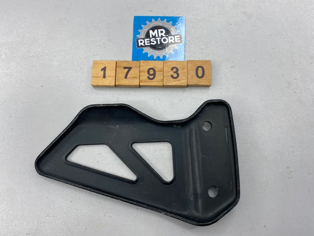 Suzuki GSXR1000 01-02 GSXR750 GSXR600 01-03 OEM Right Hand Foot Rest Guard