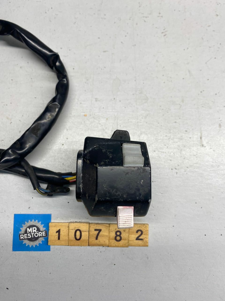 Yamaha FZR250 3LN L/H Switch 3LN-83969-50 Horn Turn Hi-Lo Pass