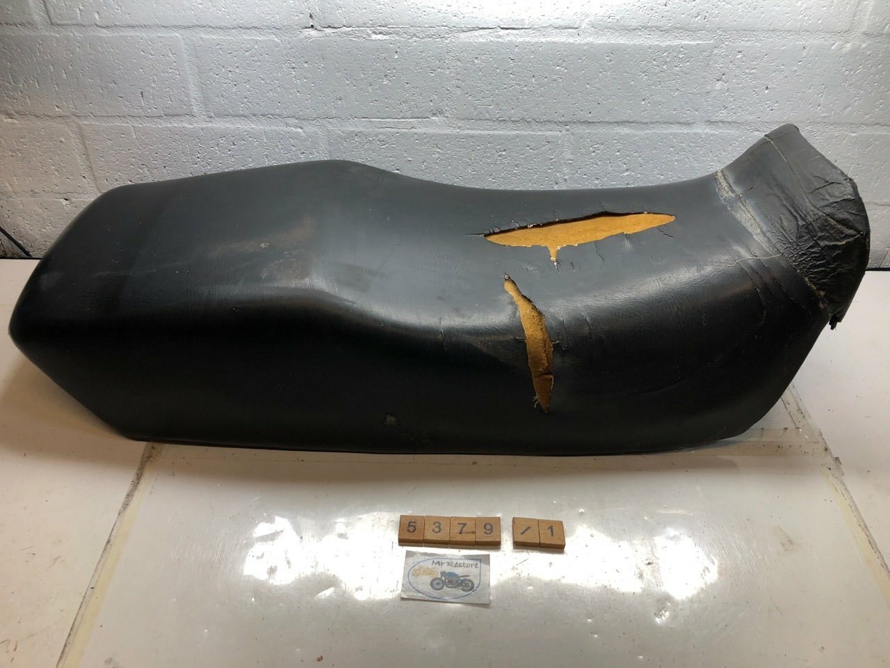 Kawasaki GPZ900R ZX900 GPZ750R Genuine Seat 53001-1370