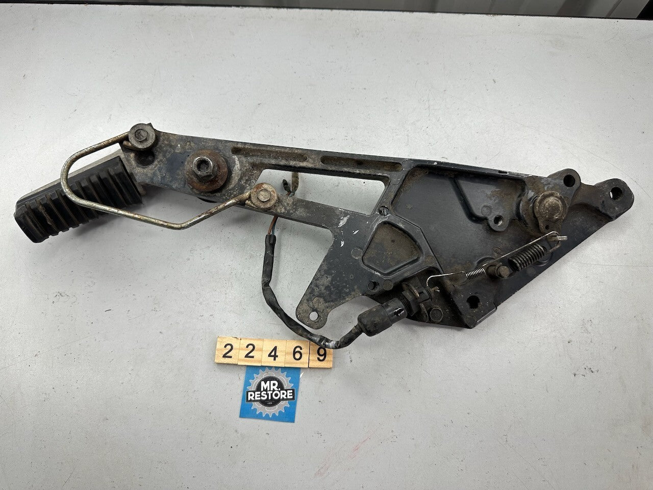 Kawasaki GPZ1000RX ZX1000 1986-88 Right Muffler Stay Foot Rest Bracket