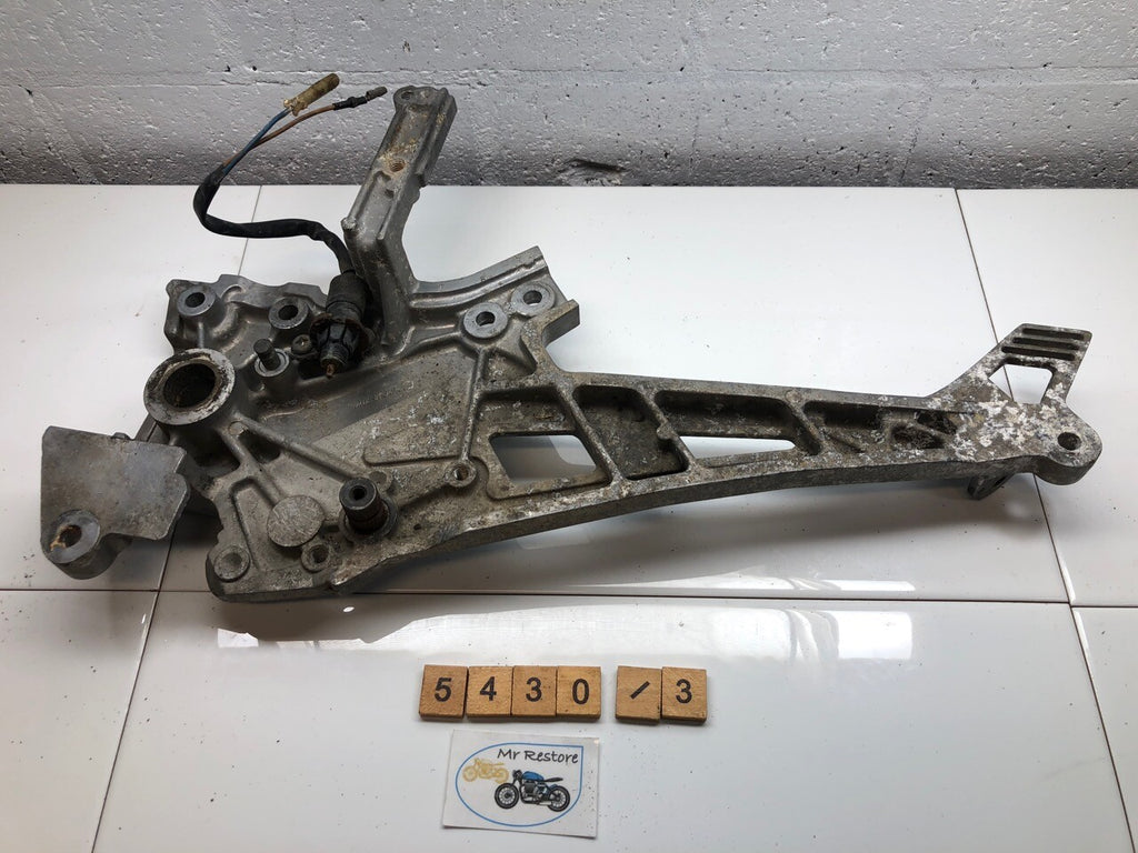 Kawasaki GPZ900R GPZ750R ZX900 R/H Footrest Bracket Hanger 35011-1210