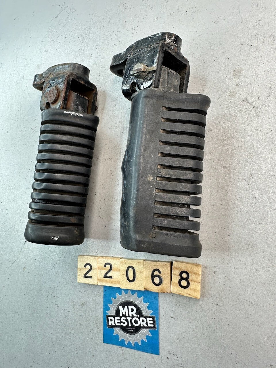 Kawasaki GT550 Z550 Riders Foot Rest Peg Pair 34027-1108  34027-1109  34003-1148